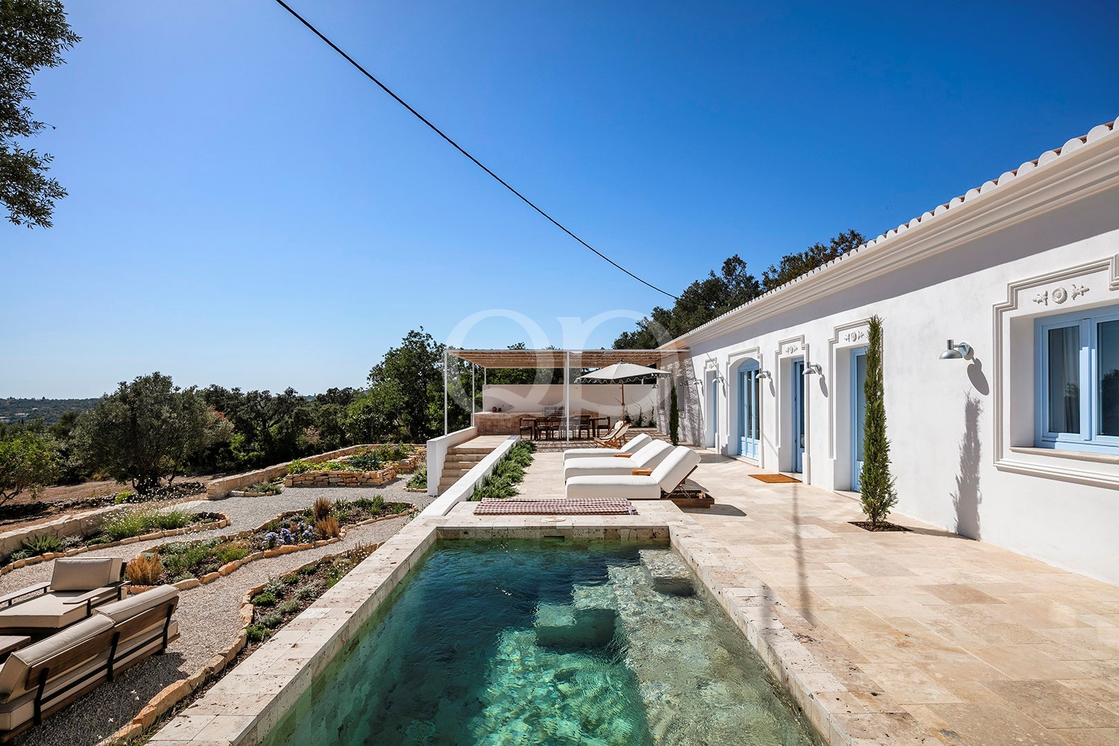 Moradia rural renovada com vista para o mar, perto de Santa Bárbara - QP Savills