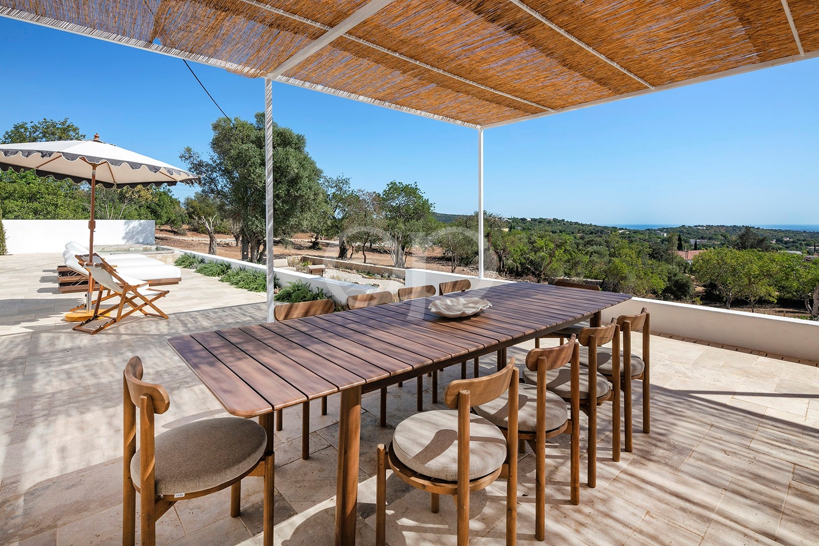 Moradia rural renovada com vista para o mar, perto de Santa Bárbara - QP Savills