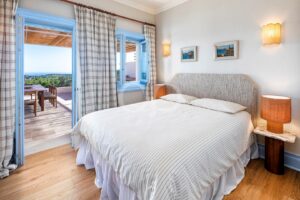Moradia rural renovada com vista para o mar, perto de Santa Bárbara - QP Savills