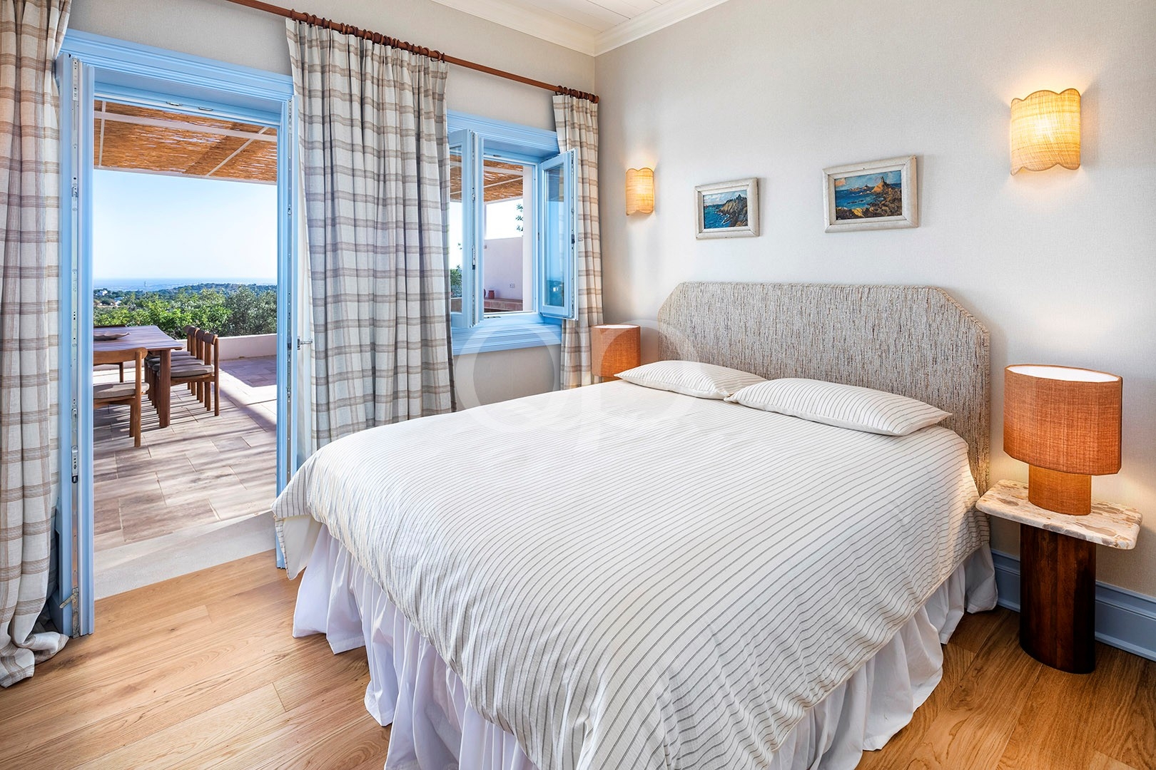 Moradia rural renovada com vista para o mar, perto de Santa Bárbara - QP Savills