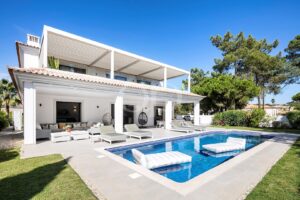 Moradia contemporânea em Varandas do Lago, Algarve - QP Savills
