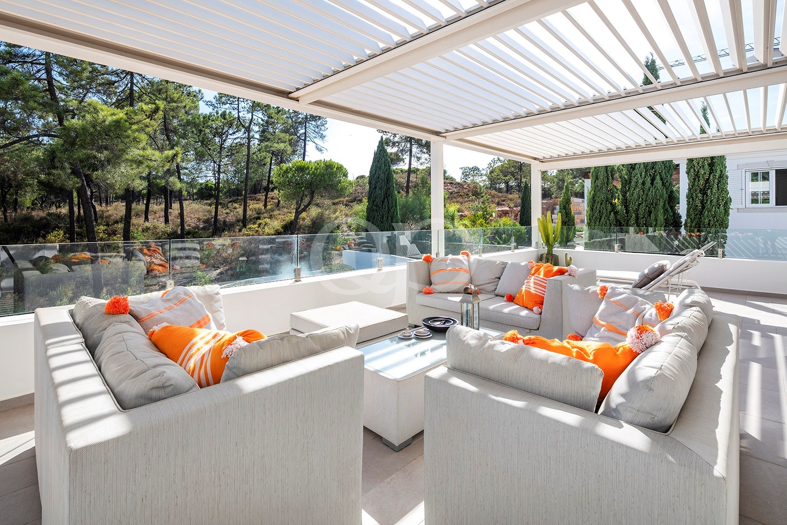 Moradia contemporânea em Varandas do Lago, Algarve - QP Savills