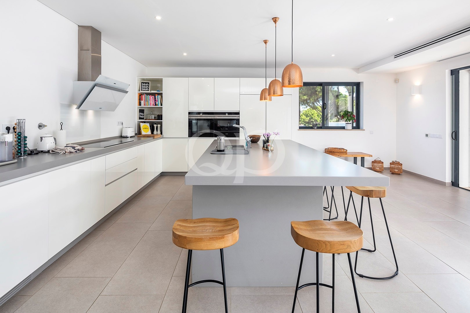 Moradia contemporânea em Varandas do Lago, Algarve - QP Savills