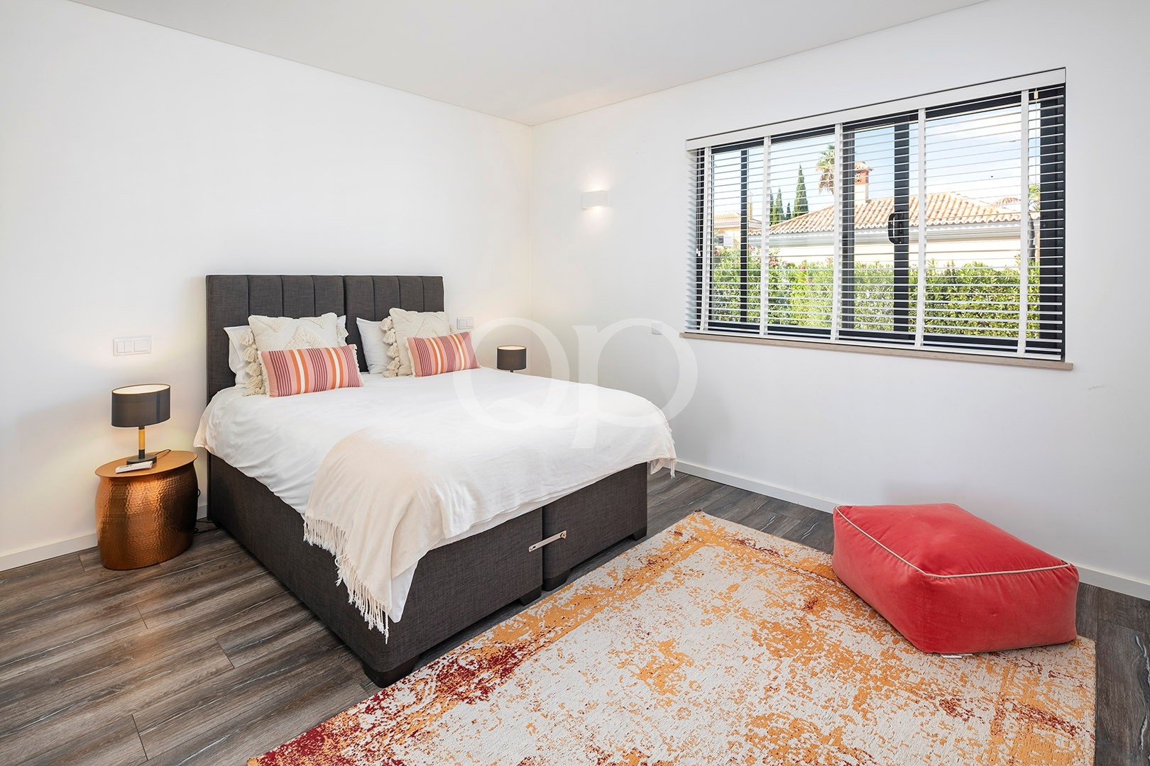 Moradia contemporânea em Varandas do Lago, Algarve - QP Savills