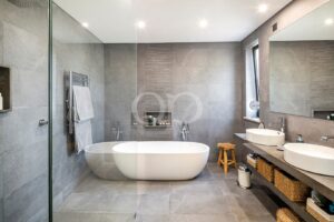 Moradia contemporânea em Varandas do Lago, Algarve - QP Savills