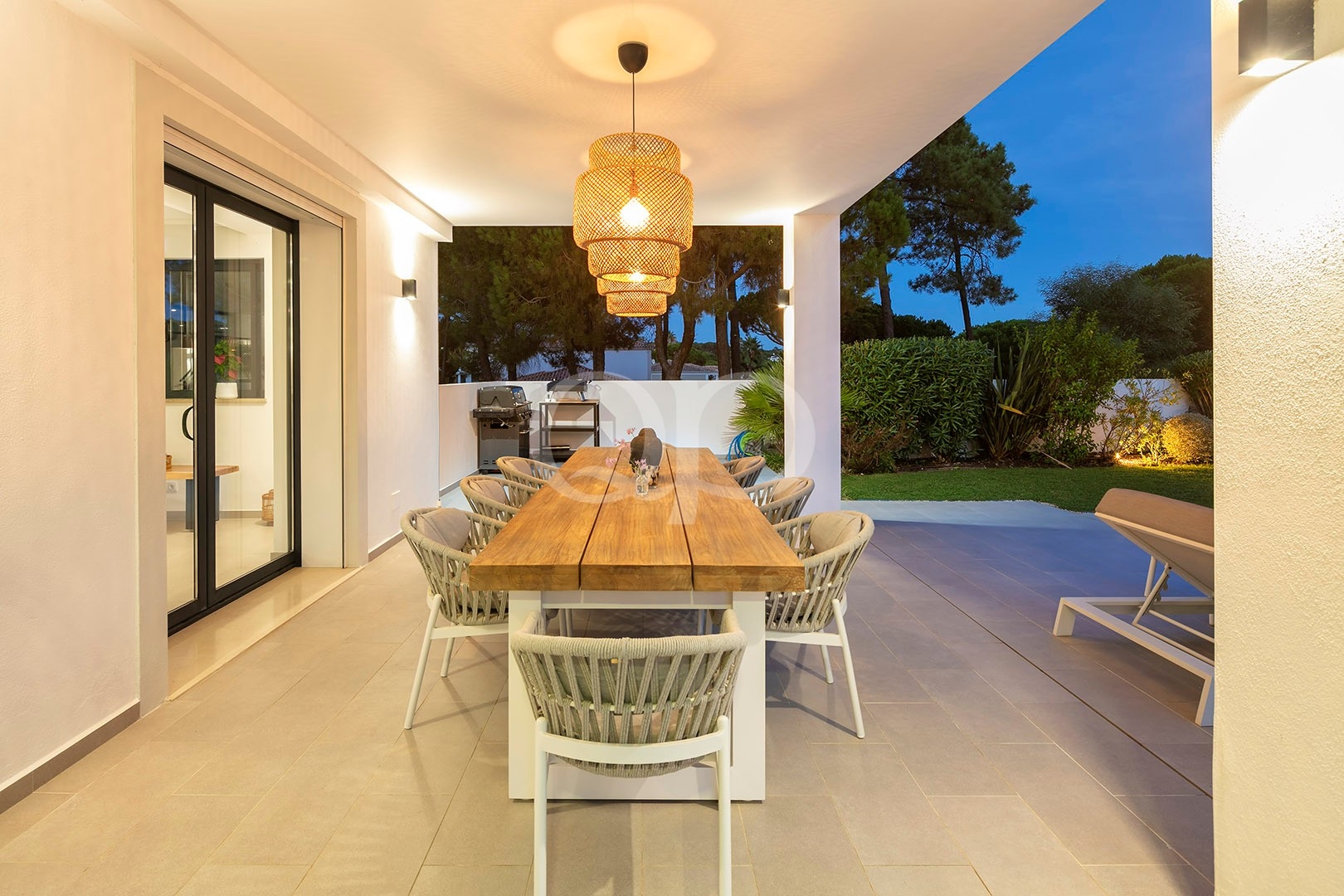 Moradia contemporânea em Varandas do Lago, Algarve - QP Savills
