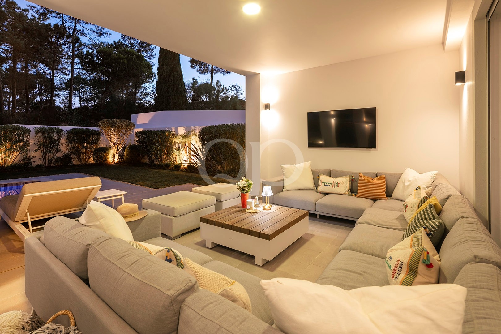 Moradia contemporânea em Varandas do Lago, Algarve - QP Savills