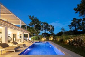 Moradia contemporânea em Varandas do Lago, Algarve - QP Savills