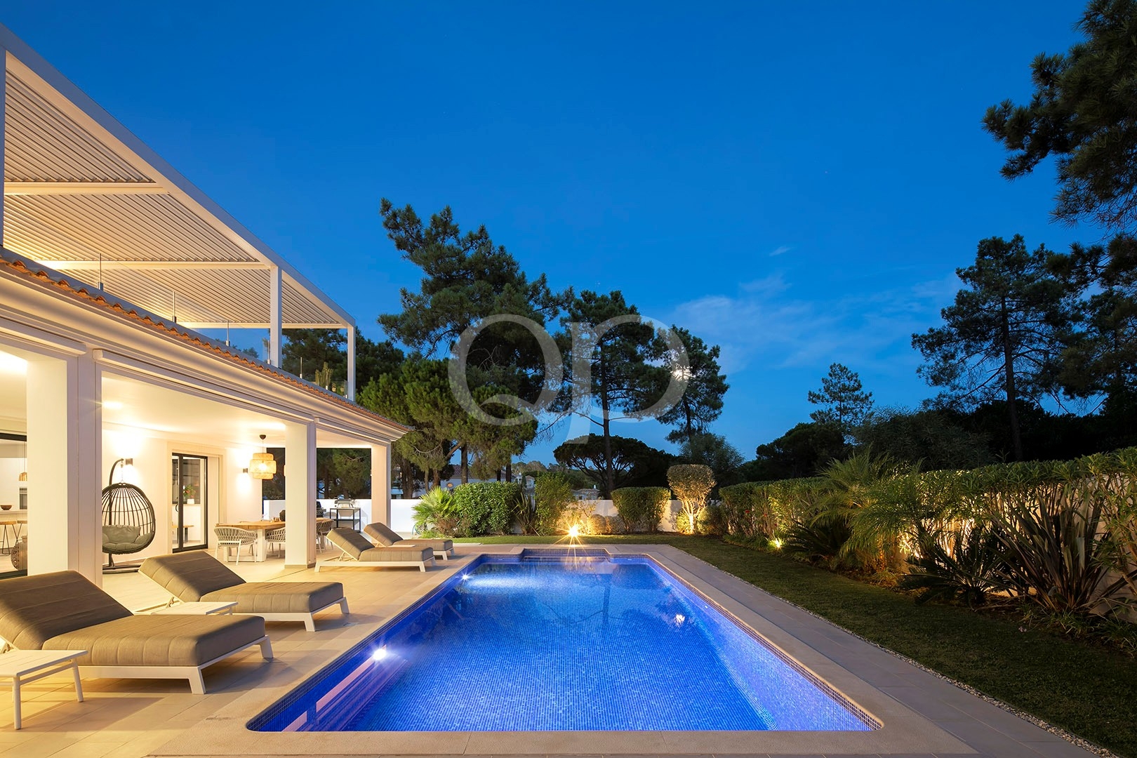 Moradia contemporânea em Varandas do Lago, Algarve - QP Savills