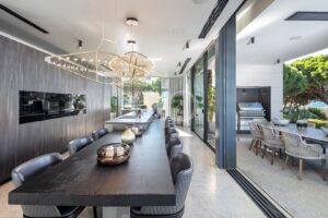 Moradia de luxo contemporânea com vista para o mar em Vale do Lobo - QP Savills