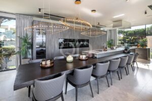 Moradia de luxo contemporânea com vista para o mar em Vale do Lobo - QP Savills