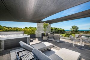Moradia de luxo contemporânea com vista para o mar em Vale do Lobo - QP Savills