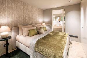 Moradia de luxo contemporânea com vista para o mar em Vale do Lobo - QP Savills