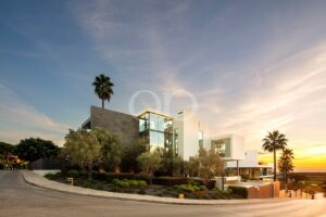 Moradia de luxo contemporânea com vista para o mar em Vale do Lobo - QP Savills