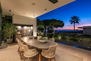 Moradia de luxo contemporânea com vista para o mar em Vale do Lobo - QP Savills
