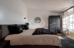 Comfortable double bedroom with neutral furnishings and traditional Algarve character