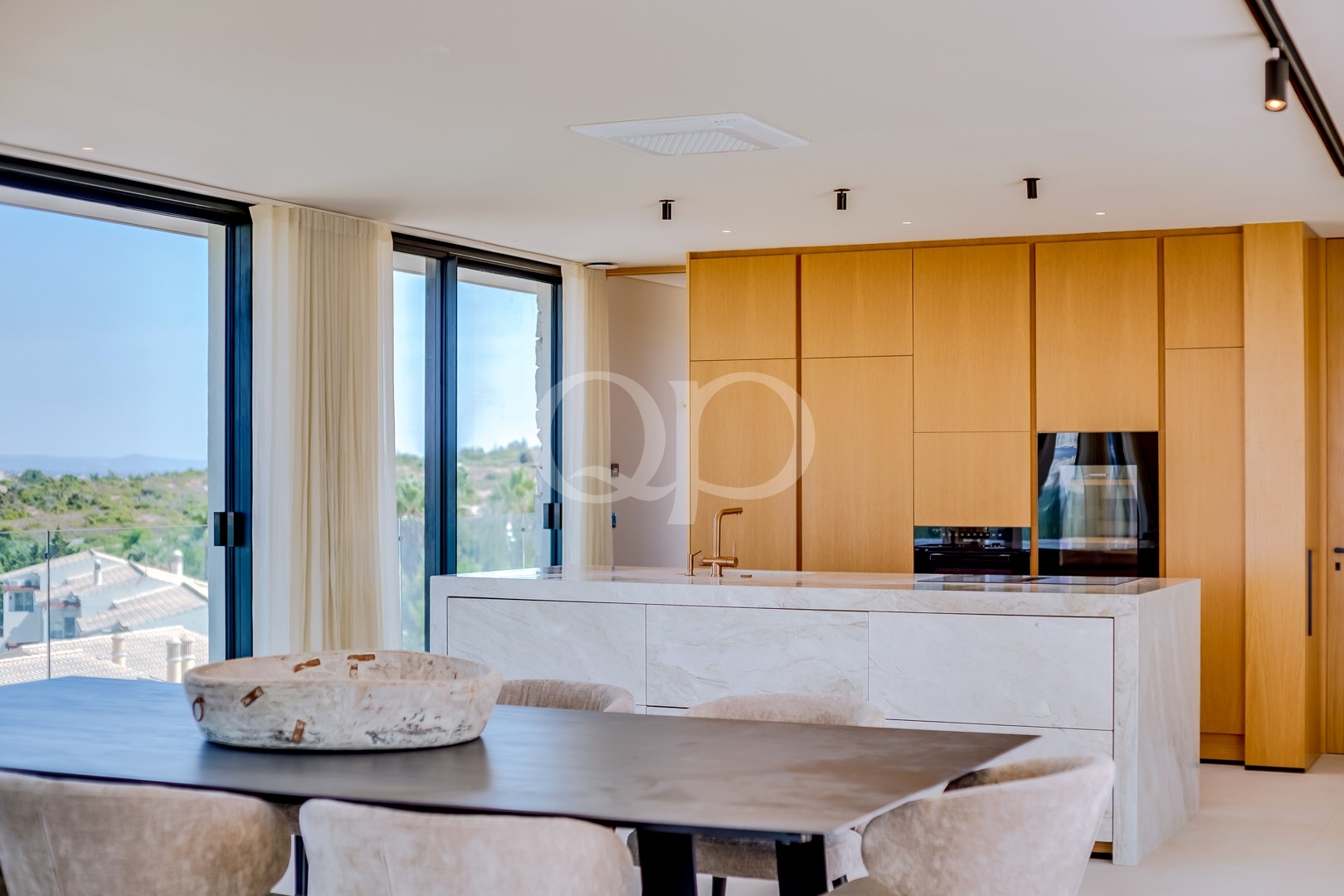 Luxury Villa with Panoramic Ocean Views in Lagoa - QP Savills