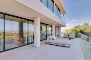 Luxury Villa with Panoramic Ocean Views in Lagoa - QP Savills