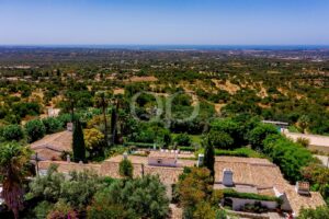 Reizvolle Villa in Hanglage mit Meerblick in Boliqueime – QP Savills