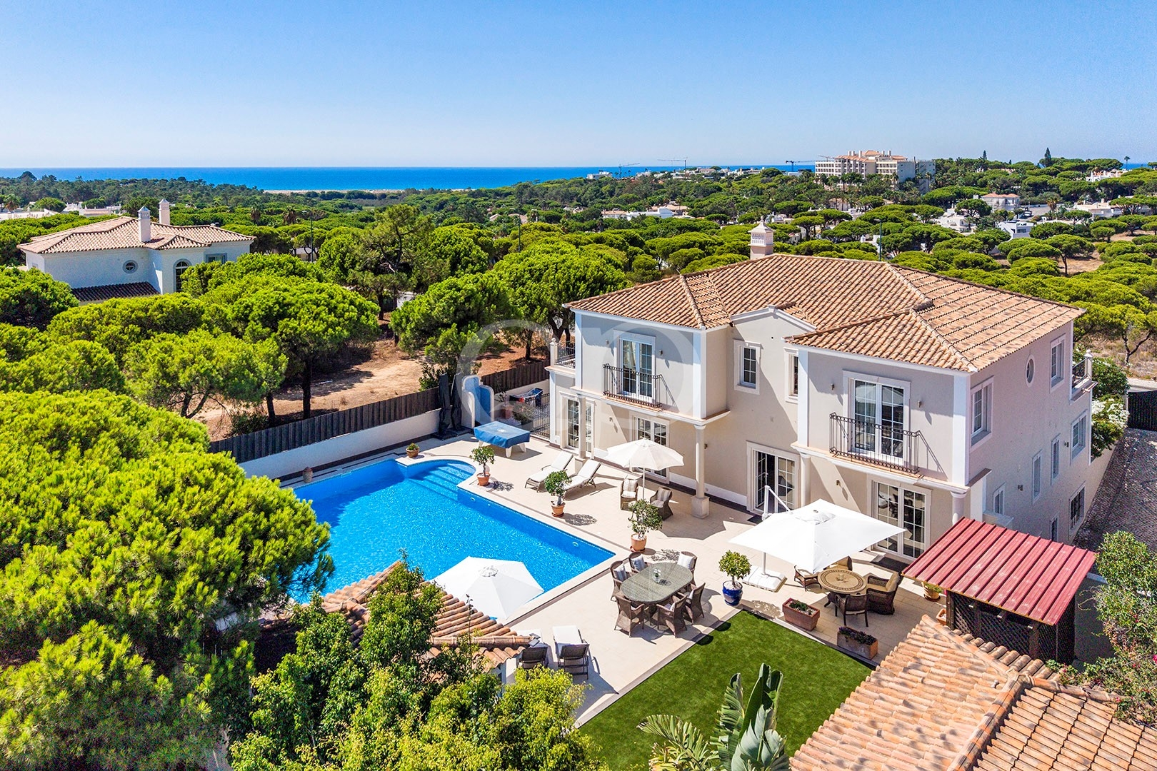Moradia familiar tradicional em Varandas do Lago, Algarve - QP Savills