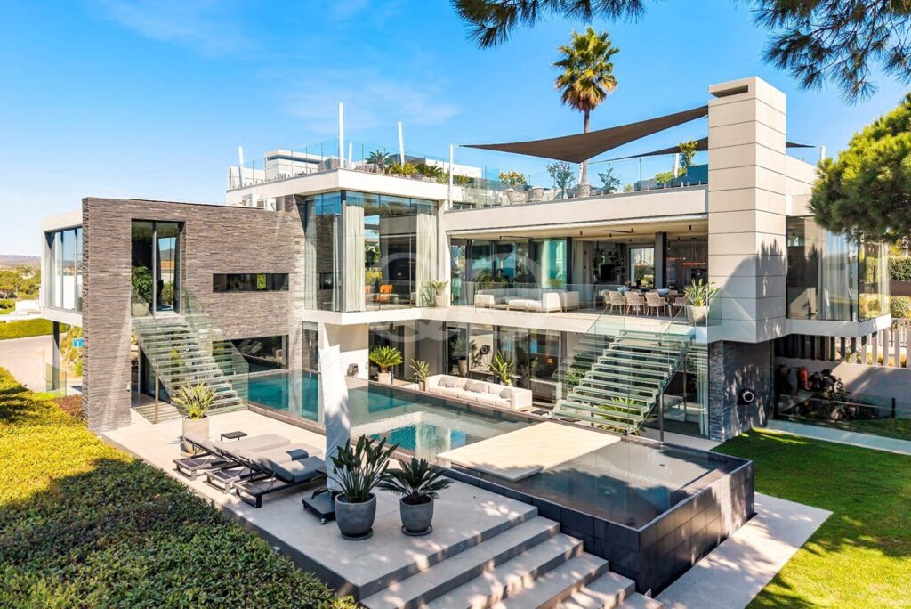 Moradia de luxo contemporânea com vista para o mar em Vale do Lobo - QP Savills