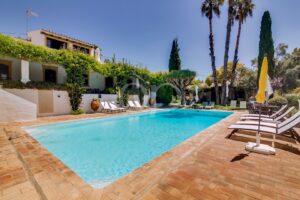 Reizvolle Villa in Hanglage mit Meerblick in Boliqueime – QP Savills
