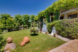 Reizvolle Villa in Hanglage mit Meerblick in Boliqueime – QP Savills