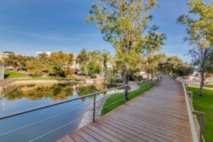 Scenic lakeside walkway at Jardim das Comunidades, Almancil