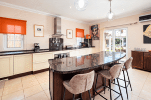 Moradia familiar tradicional em Varandas do Lago, Algarve - QP Savills