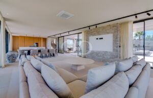 Luxurious Villa with Sea Views45